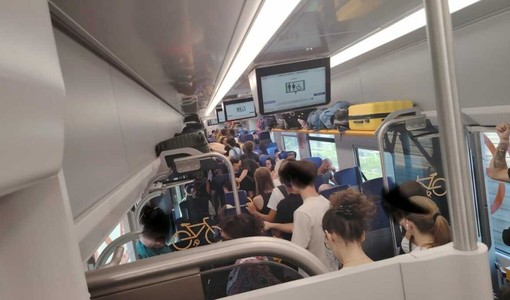Convogli sovraffollati verso la Liguria