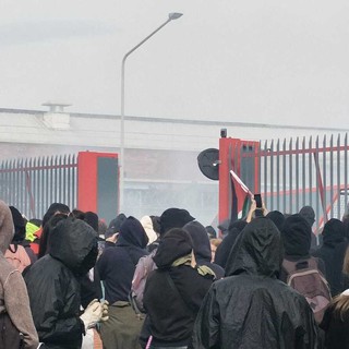 Tensioni fuori dalla sede della Leonardo