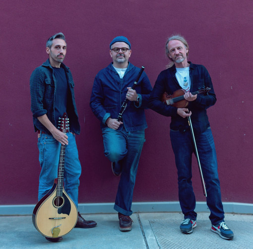 Al FolkClub, Tola Custy, Tom Stearn Michel Balatti chiudono la prima parte di stagione