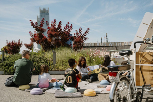 Pinacoteca Agnelli: la cargo bike biblioteca sulla Pista 500 chiude la stagione di attività per famiglie