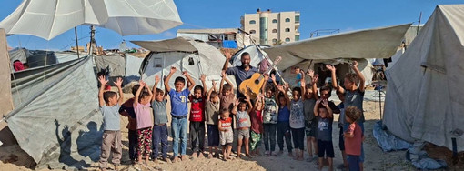 33 battute per Gaza: un flash mob sulle note di Ahmed Abu Amsha