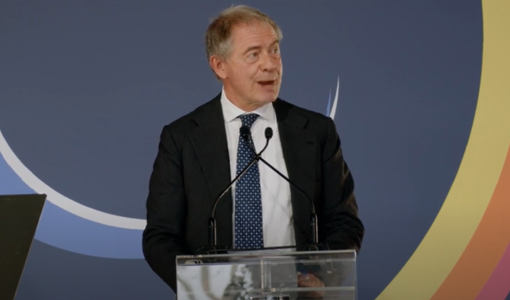 il ministro Adolfo Urso sposa il terzo volume per Mirafiori il ministro Adolfo Urso sposa il terzo volume per Mirafiori