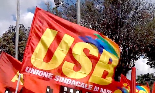 USB chiede un contratto giusto per chi raccoglie la carta: depositata vertenza contro Arcobaleno USB chiede un contratto giusto per chi raccoglie la carta: depositata vertenza contro Arcobaleno