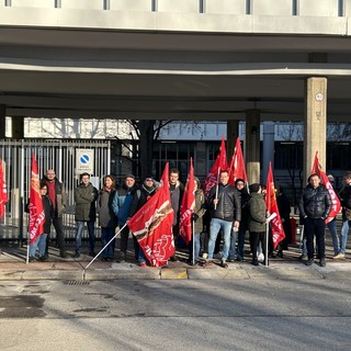 Unipol service, si torna in piazza: anche oggi 8 ore di sciopero con manifestazione davanti alla sede di Torino: “Malessere fuori controllo”
