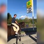 Caro carburanti? Nardella sceglie il cavallo: "Altro che bollo auto" Caro carburanti? Nardella sceglie il cavallo: "Altro che bollo auto"