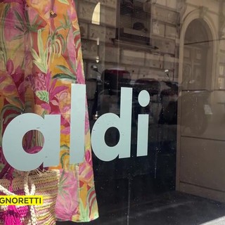 Poste Italiane svetta anche in tempo di saldi tra carte emesse, e-commerce e logistica Poste Italiane svetta anche in tempo di saldi tra carte emesse, e-commerce e logistica
