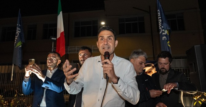 Polemiche intorno a un incontro con Roberto Vannacci Polemiche intorno a un incontro con Roberto Vannacci