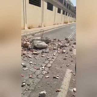 Nuovo terremoto a Granada, le strade tra macerie e auto distrutte