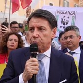 Conte in piazza: "Ddl caccia è contro la Costituzione, ci opporremo duramente" Conte in piazza: "Ddl caccia è contro la Costituzione, ci opporremo duramente"