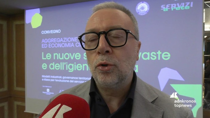 Rifiuti, Dadone: "Aggregare i Comuni per rendere più efficiente il servizio"