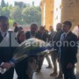 Colosseo, Giuli depone una corona di fiori per l'operaio morto