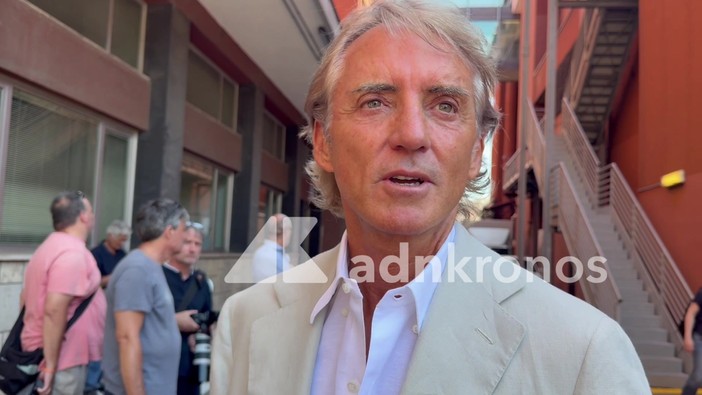 Mancini ct dell'Italia? La 'melina': "Devo allenare Nazionale Politici"