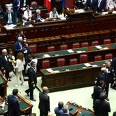 Caso Delmastro, la protesta M5S alla Camera con i cellulari