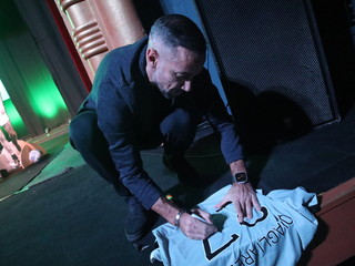 Il calcio si trasferisce sulle assi del palcoscenico