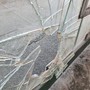 Vandali in azione ad Orbassano, distrutta la pensilina del bus in circonvallazione Vandali in azione ad Orbassano, distrutta la pensilina del bus in circonvallazione
