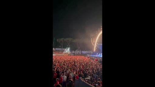 Jovanotti versione romanesca, l'autoironia per chiudere il concerto al Circo Massimo Jovanotti versione romanesca, l'autoironia per chiudere il concerto al Circo Massimo