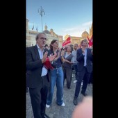 Schlein, Fratoianni e Bonelli cantano 'Bella Ciao' sotto il palco della Cgil