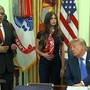"Si tocca la pancia per svegliare Trump con una scossa", la nuova teoria complottista sui social "Si tocca la pancia per svegliare Trump con una scossa", la nuova teoria complottista sui social