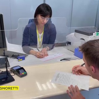 Poste Italiane, passaporti da record: superate le 300 mila richieste negli uffici postali Poste Italiane, passaporti da record: superate le 300 mila richieste negli uffici postali