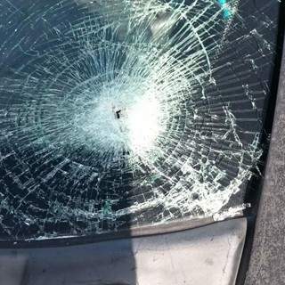 Nichelino, vandali e incivili prendono di mira le auto parcheggiate