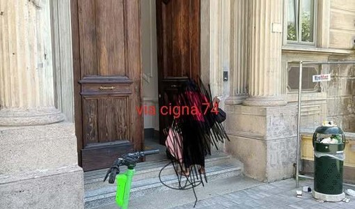 Ingresso non accessibile alla Casa di Comunità di Via Cigna