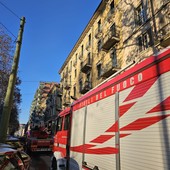 Incendio in Vanchiglietta, in fiamme terrazzo di un alloggio in corso Tortona