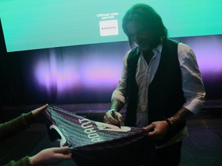 Il calcio si trasferisce sulle assi del palcoscenico