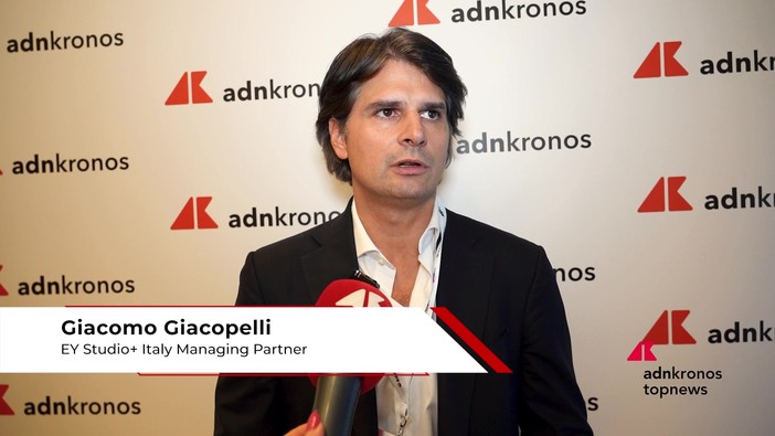 Intersections 2026, Giacopelli (EY Studio+ Italy Managing Partner): "Siamo noi a dover istruire l'AI" Intersections 2026, Giacopelli (EY Studio+ Italy Managing Partner): "Siamo noi a dover istruire l'AI"