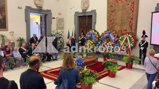 Bonino, in fila per l'ultimo saluto: "Amica delle donne, lottava per i diritti di tutti" Bonino, in fila per l'ultimo saluto: "Amica delle donne, lottava per i diritti di tutti"