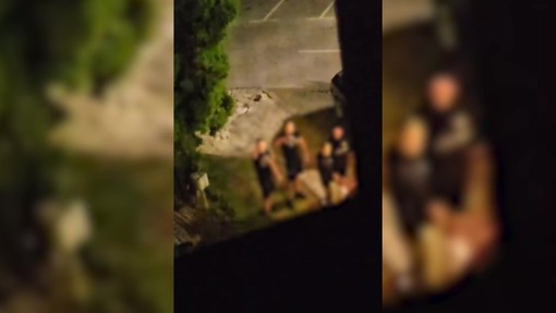 Sofia, neonazisti bulgari contro adolescenti ebrei italiani: braccia tese e urla "Sieg Heil" Sofia, neonazisti bulgari contro adolescenti ebrei italiani: braccia tese e urla "Sieg Heil"