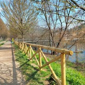 Restyling dopo i raid vandalici, ecco le nuove staccionate sul Po