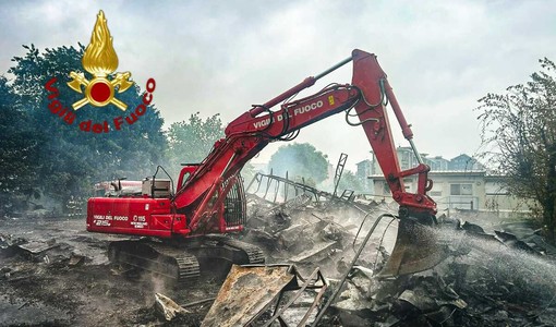Grugliasco, quasi domato il rogo scoppiato nella notte