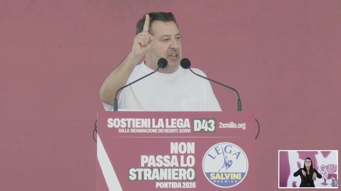 "Chiederò alla mia famiglia se ho la loro fiducia": da Pontida Salvini lancia il congresso straordinario della Lega "Chiederò alla mia famiglia se ho la loro fiducia": da Pontida Salvini lancia il congresso straordinario della Lega
