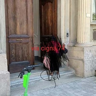 Ingresso non accessibile alla Casa di Comunità di Via Cigna Ingresso non accessibile alla Casa di Comunità di Via Cigna