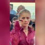 Venezia 83, Greta Scarano sul red carpet con il segno rosso contro la violenza sulle donne Venezia 83, Greta Scarano sul red carpet con il segno rosso contro la violenza sulle donne