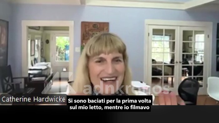 Catherine Hardwicke: "La chimica tra Pattinson e Stewart del mio 'Twilight' cominciò con un bacio sul mio letto" Catherine Hardwicke: "La chimica tra Pattinson e Stewart del mio 'Twilight' cominciò con un bacio sul mio letto"