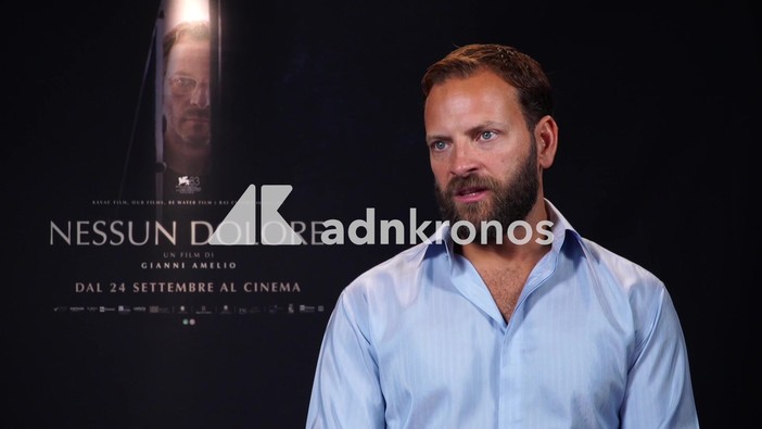 Venezia 83, Alessandro Borghi: "L'indifferenza non mi appartiene, a mio figlio insegnerò ad aiutare gli altri" Venezia 83, Alessandro Borghi: "L'indifferenza non mi appartiene, a mio figlio insegnerò ad aiutare gli altri"