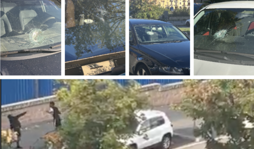 I danni registrati dalle vetture parcheggiate nella zona