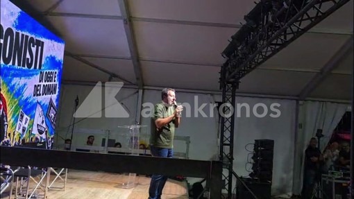 Pontida, da giovani Lega accoglienza da star per Salvini: "Stiamo facendo concorrenza a Roma-Inter" Pontida, da giovani Lega accoglienza da star per Salvini: "Stiamo facendo concorrenza a Roma-Inter"