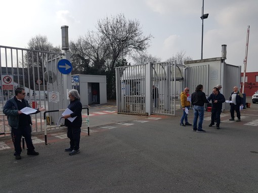 Nuovo volantinaggio domani alla Porta 2 di Mirafiori Nuovo volantinaggio domani alla Porta 2 di Mirafiori