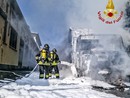 Camion va a fuoco in via Paolo Veronese, delicato intervento dei Vigili del fuoco