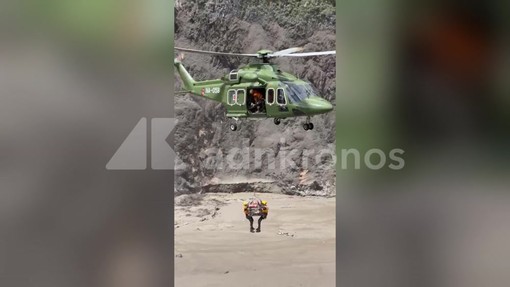 Alluvione in Nepal, le immagini girate da un italiano salvato in elicottero Alluvione in Nepal, le immagini girate da un italiano salvato in elicottero
