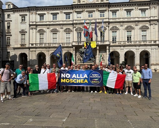 La protesta contro la moschea alle ex Fonderie Nebiolo La protesta contro la moschea alle ex Fonderie Nebiolo