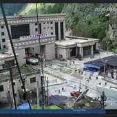 Nepal-Tibet, la frana travolge il confine: valanga di rocce e acqua spazza via tutto Nepal-Tibet, la frana travolge il confine: valanga di rocce e acqua spazza via tutto