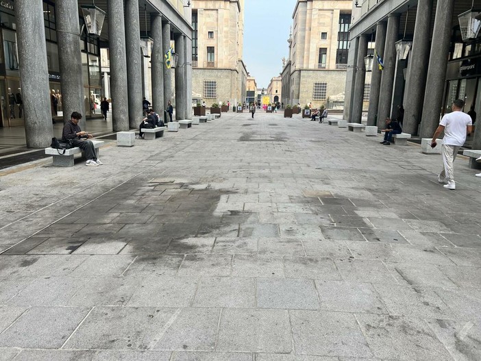 Dopo Terra Madre, via Roma presenta il conto: "A 2 settimane dall'inaugurazione pietre sporche" Dopo Terra Madre, via Roma presenta il conto: "A 2 settimane dall'inaugurazione pietre sporche"