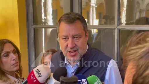 Scontri Milano, Salvini: "Parà pronti con Lince e droni, mi auguro restino per anni" Scontri Milano, Salvini: "Parà pronti con Lince e droni, mi auguro restino per anni"
