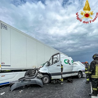 Vigili del fuoco in azione sull'autostrada A32