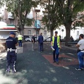 Barriera di Milano: dopo pochi giorni dal blitz della polizia, nei giardini di via Montanaro tornano i clochard