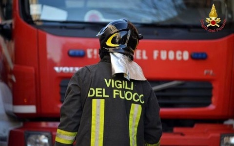 Piazza Nizza, a fuoco un appartamento: sul posto i vigili del fuoco