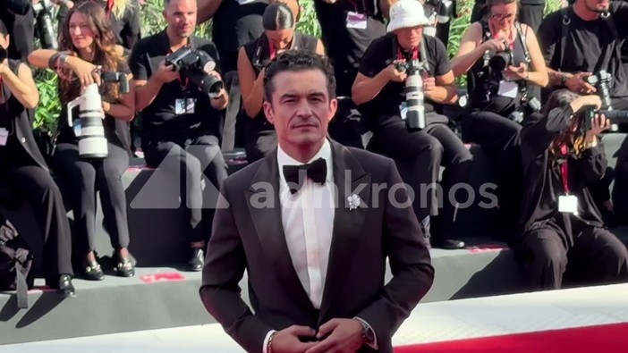 Venezia 83, Orlando Bloom infiamma il red carpet per 'Bucking Fastard' Venezia 83, Orlando Bloom infiamma il red carpet per 'Bucking Fastard'